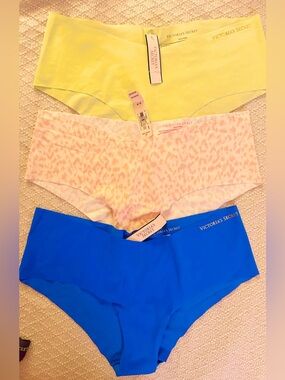 Victoria's Secret Seamless No Show Hipster Cheeky NWT bundle of 3
